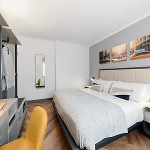 https://holiday-inn-express-fifth-avenue.us-newyorkcity.com